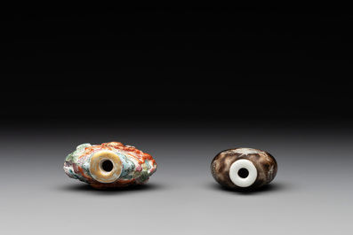A Chinese famille rose molded 'Buddhist lions' and a grisaille 'dragon' snuff bottle, Qianlong and Daoguang mark, 19th C.