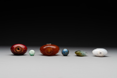 Four Chinese Peking glass, agate and jade snuff bottles, 19/20th C.