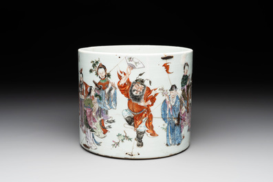 A Chinese famille rose 'Eight Immortals' brush pot, 19th C.