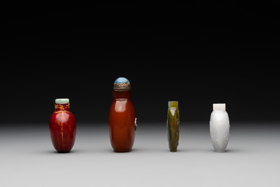 Four Chinese Peking glass, agate and jade snuff bottles, 19/20th C.