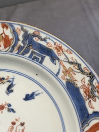 A Chinese Imari-style plate with figures in a garden, Kangxi/Yongzheng