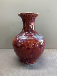 A Chinese flamb&eacute;-glazed vase, 18/19th C.