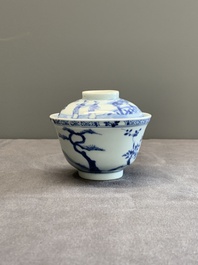 A Chinese blue and white 'figures and a phoenix' tea bowl and cover, Yongzheng
