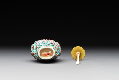 A Chinese moulded turquoise-ground famille rose 'dragon and phoenix' snuff bottle, 19th C.