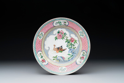 A Chinese famille rose ruby-back 'mandarin ducks' plate and a large capucin-brown-ground Imari-style teapot, 18/19th C.