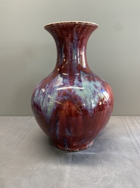 A Chinese flamb&eacute;-glazed vase, 18/19th C.