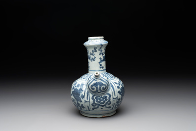 A Chinese blue and white 'kraak' porcelain kendi, Wanli
