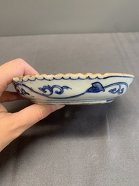 A Chinese blue and white shonzui ko-sometsuke dish with birds and calligraphy for the Japanese market, Fu 福 mark, Ming, 17th C.