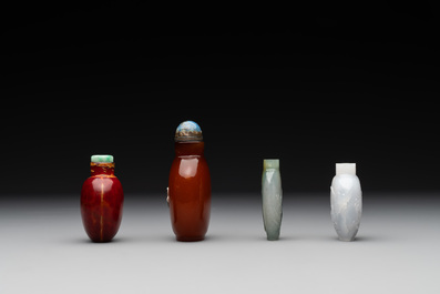 Four Chinese Peking glass, agate and jade snuff bottles, 19/20th C.