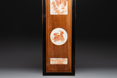 A Chinese four-part folding screen with iron-red-decorated porcelain plaques, 19/20th C.