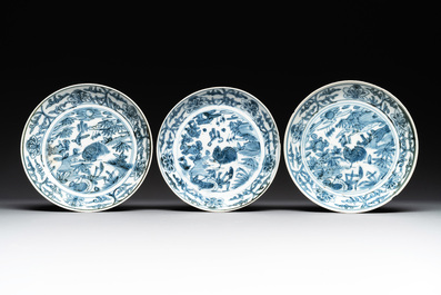 Five Chinese Swatow blue and white 'rooster' plates, Ming