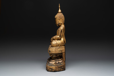 A fine Burmese mica-inlaid gilt-lacquered wooden Buddha, 19th C.