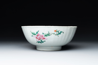 A Chinese famille rose 'pseudo-tobacco leaf' dish, a bowl and a blue and white gilt-decorated jug, Qianlong