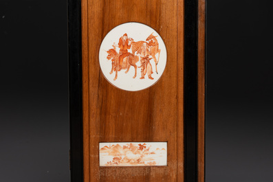 A Chinese four-part folding screen with iron-red-decorated porcelain plaques, 19/20th C.