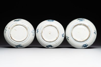 Five Chinese Swatow blue and white 'rooster' plates, Ming