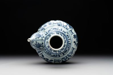 A Chinese blue and white 'kraak' porcelain kendi, Wanli
