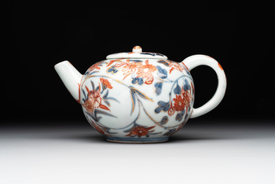 A varied collection of 22 Japanese Imari wares, 17/19th C.