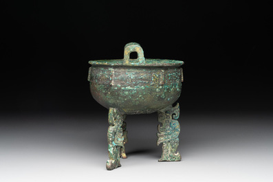 A rare Chinese archaic bronze tripod ritual food vessel, 'ding 鼎', Shang