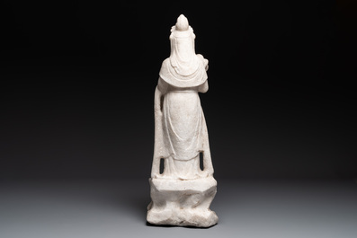 A Chinese white marble sculpture of Guanyin, 19/20th C.