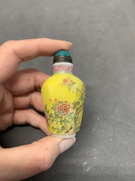 Three Chinese famille rose snuff bottles and two painted glass snuff bottles, Qianlong and Jujiutang mark, 19/20th C.