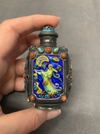 A collection of seven Chinese snuff bottles, 19/20th C.
