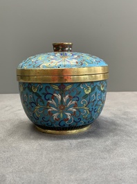 A Chinese cloisonn&eacute; 'lotus scroll' bowl and cover, 18/19th C.