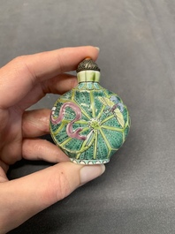 Three Chinese famille rose snuff bottles and two painted glass snuff bottles, Qianlong and Jujiutang mark, 19/20th C.