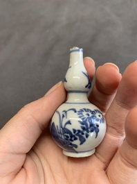 A varied collection of 13 Chinese famille rose, blue and white wares, Transitional period/19th C.