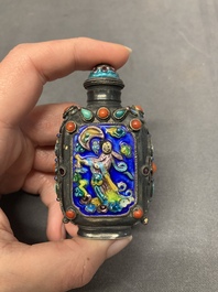 A collection of seven Chinese snuff bottles, 19/20th C.