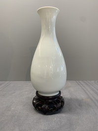 A Chinese gilt-decorated iron-red- and grisaille vase and a fitted box, Hongxian mark, Republic