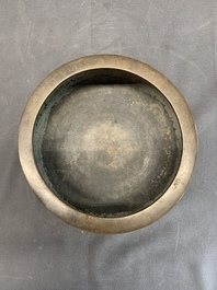 A large Chinese bronze censer, Xuande mark, 17/18th C.