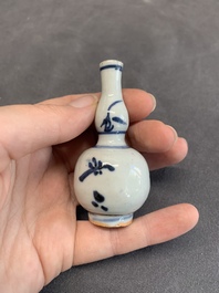 A varied collection of 13 Chinese famille rose, blue and white wares, Transitional period/19th C.