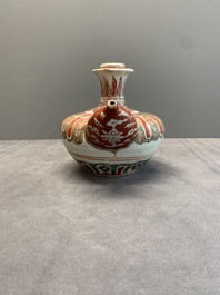 A Chinese Swatow green- and red-enamelled kendi with ornamental design, Ming