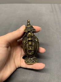 A collection of seven Chinese snuff bottles, 19/20th C.
