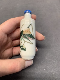 Three Chinese famille rose snuff bottles and two painted glass snuff bottles, Qianlong and Jujiutang mark, 19/20th C.