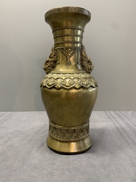 A Chinese bronze vase with lion-form handles, 17/18th C.