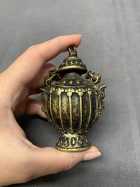 A collection of seven Chinese snuff bottles, 19/20th C.