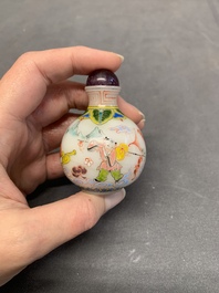 Three Chinese famille rose snuff bottles and two painted glass snuff bottles, Qianlong and Jujiutang mark, 19/20th C.