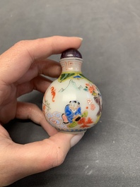 Three Chinese famille rose snuff bottles and two painted glass snuff bottles, Qianlong and Jujiutang mark, 19/20th C.