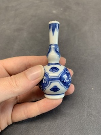 A varied collection of 13 Chinese famille rose, blue and white wares, Transitional period/19th C.