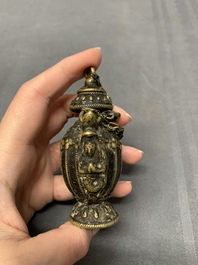 A collection of seven Chinese snuff bottles, 19/20th C.