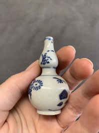 A varied collection of 13 Chinese famille rose, blue and white wares, Transitional period/19th C.