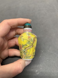 Three Chinese famille rose snuff bottles and two painted glass snuff bottles, Qianlong and Jujiutang mark, 19/20th C.
