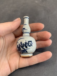 A varied collection of 13 Chinese famille rose, blue and white wares, Transitional period/19th C.