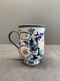 A varied collection of 13 Chinese famille rose, blue and white wares, Transitional period/19th C.