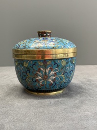 A Chinese cloisonn&eacute; 'lotus scroll' bowl and cover, 18/19th C.