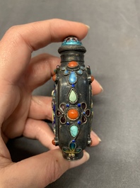A collection of seven Chinese snuff bottles, 19/20th C.