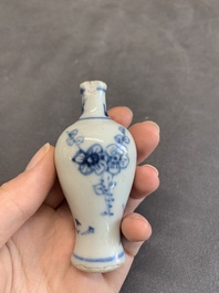 A varied collection of 13 Chinese famille rose, blue and white wares, Transitional period/19th C.