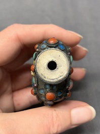 A collection of seven Chinese snuff bottles, 19/20th C.