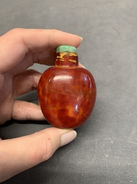 Four Chinese Peking glass, agate and jade snuff bottles, 19/20th C.